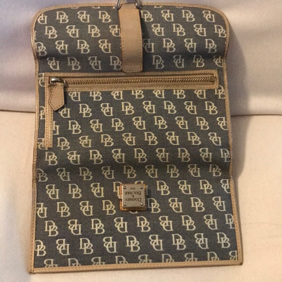 Dooney & Bourke wallet - Picture 2 of 4
